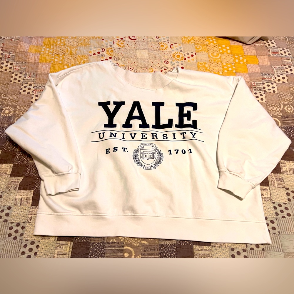 Women’s oversized Yale sweatshirt